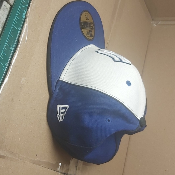 Baseball Cap - Picture 3 of 6